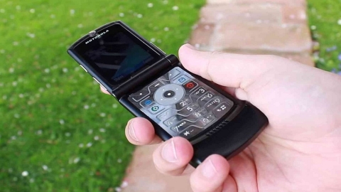 Motorola V3 pode voltar: tudo indica que versão smartphone será icônica