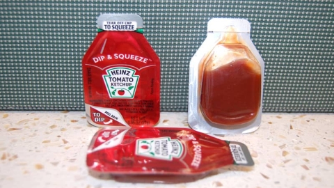 Startup está testando sachês de ketchup comestíveis