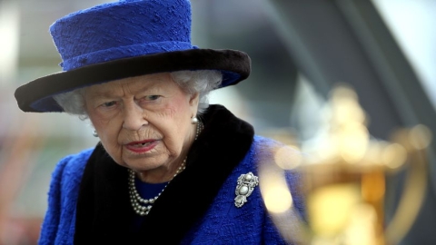 A rainha Elizabeth recusa o prêmio de 'Velhinha do Ano” (Oldie of the Year)