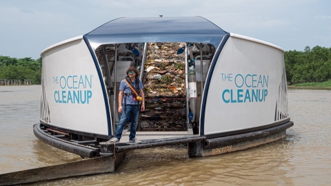 Flutuador retira 50 mil quilos de plástico dos rios