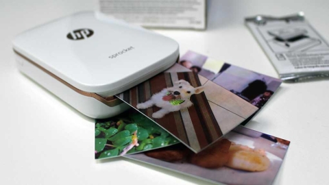 A impressora de bolso se conecta ao seu celular e imprime fotos instantanea
